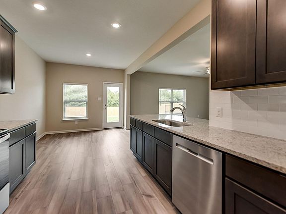 3rd image of 309 Sweet Pea Ln