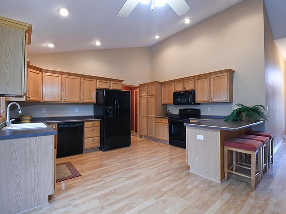 3rd image of 1327 W Heights Ct