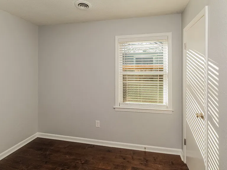5691 Briarwood Dr — Photo 13