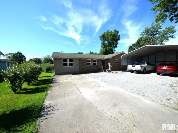 303 W Lottie St, Sesser, IL 62884