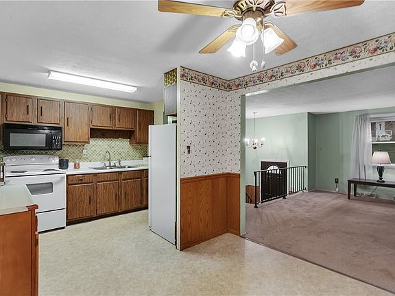 4th image of 557 Waterbury Dr