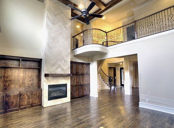 2nd image of 2104 Palomar Trl