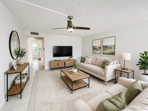 1 Canterbury A, West Palm Beach, FL