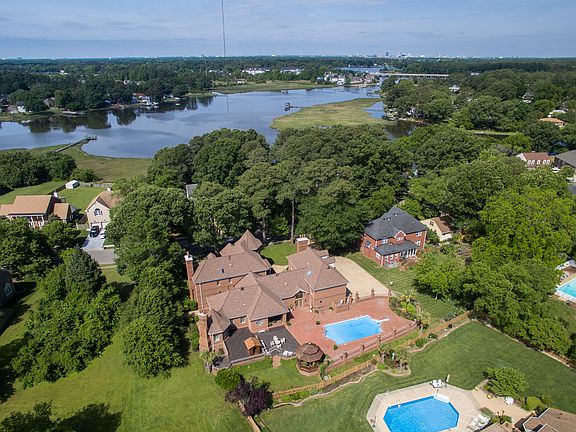 5th image of 430 Peace Haven Dr