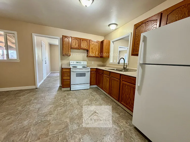 1132 Norwood Ave — Photo 6