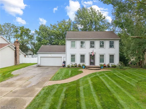 692 Thelma Dr, Wadsworth, OH 44281
