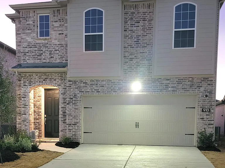 913 Amenduni Ln — Photo 30