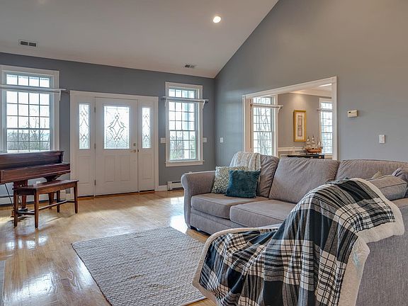 5th image of 56 Dogwood Circle