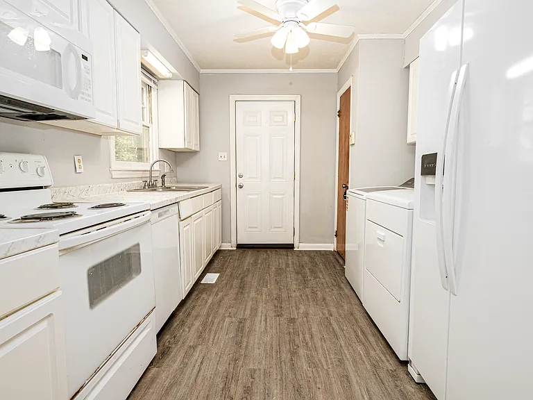 3021 Madison Ave — Photo 6