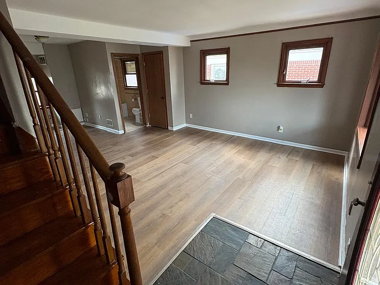 25905 Currier St — Photo 6