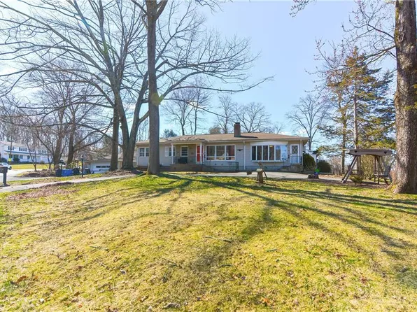 29 High Ridge Dr, Cumberland, RI 02864