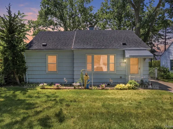10401 Albany St, Oak Park, MI 48237