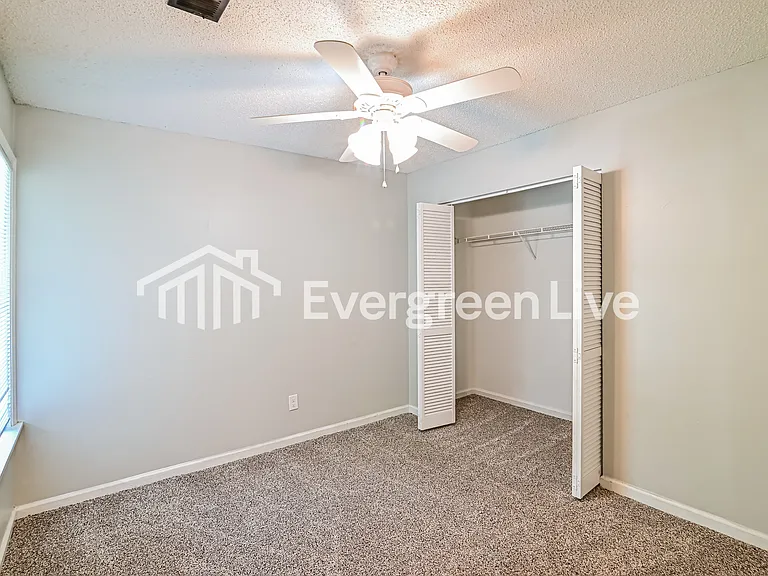 200 Greenlake Dr — Photo 11