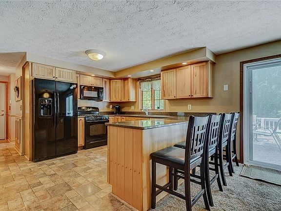 3rd image of 946 Scottsville Mumford Rd