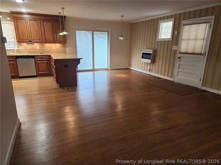 206 Britt St — Photo 3