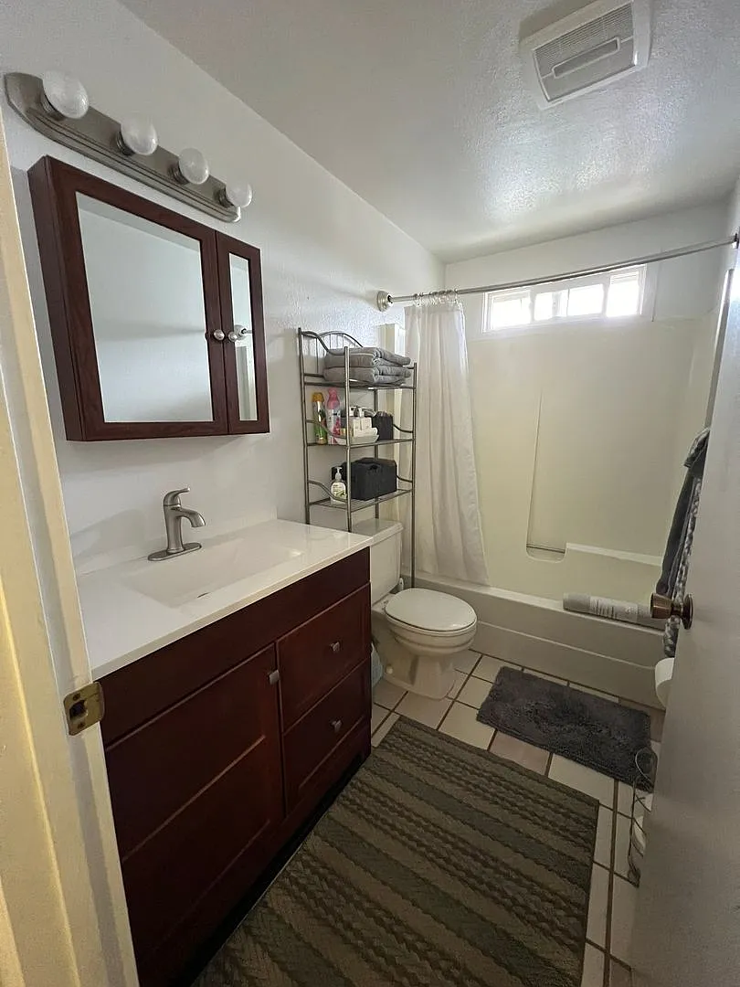 2 Bedroom, 1.5 Bathroom Fully Furnished Apartment - Close to Sky Lakes and Oregon Tech! — Photo 4