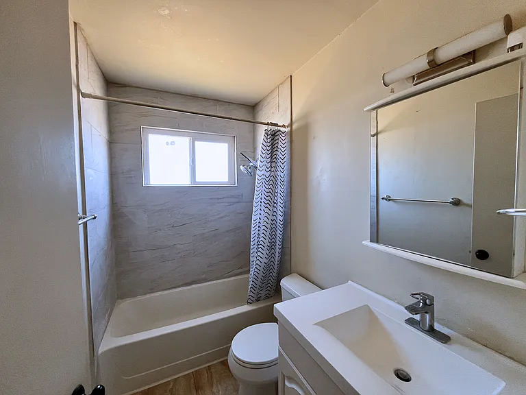 935 Sheridan St #C — Photo 11
