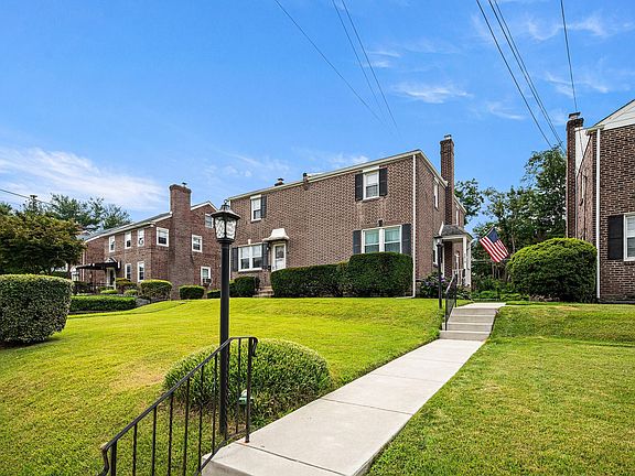 3rd image of 4816 Woodland Ave