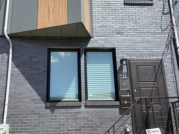 2nd image of 2111 W Seybert St #B