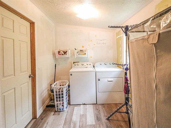5th image of 1245 Rainbow Ln