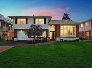 1806 Carlisle Pl, Merrick, NY 11566