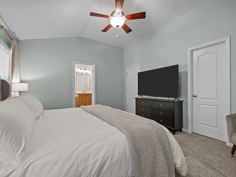 6825 Middleboro Dr — Photo 18
