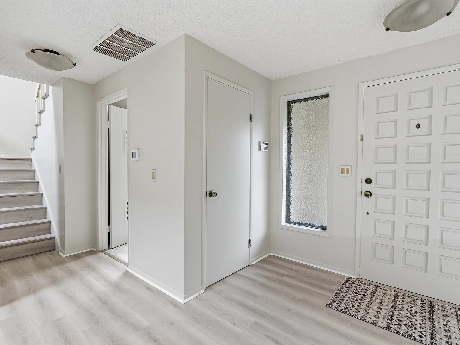 9 Britten Court - 1 — Photo 2