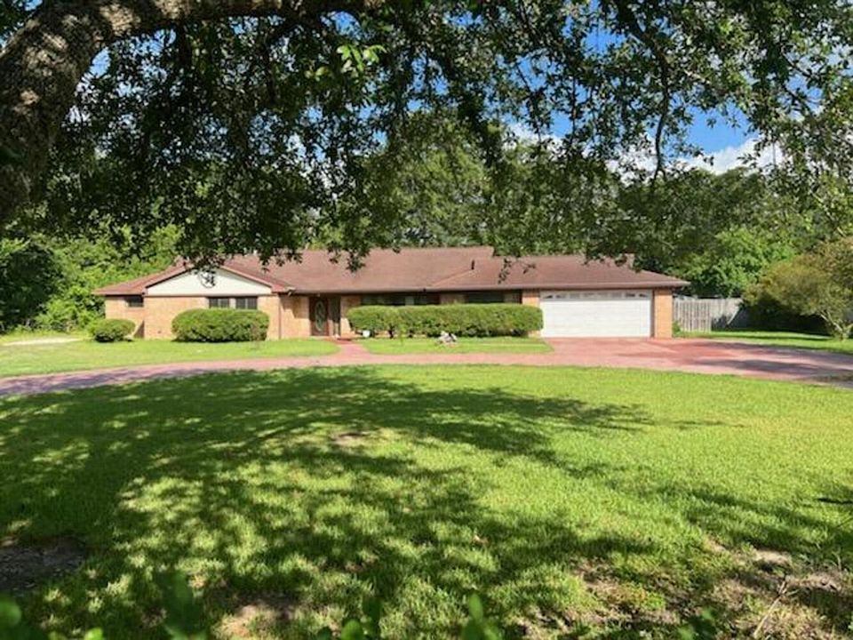 1st image of 301 Roseland Dr