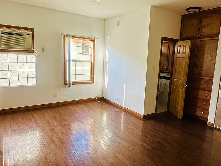 1172 N Kingsley Dr #107 — Photo 5