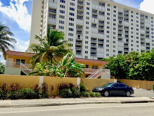 2121 N Ocean Blvd #10 — Photo 3