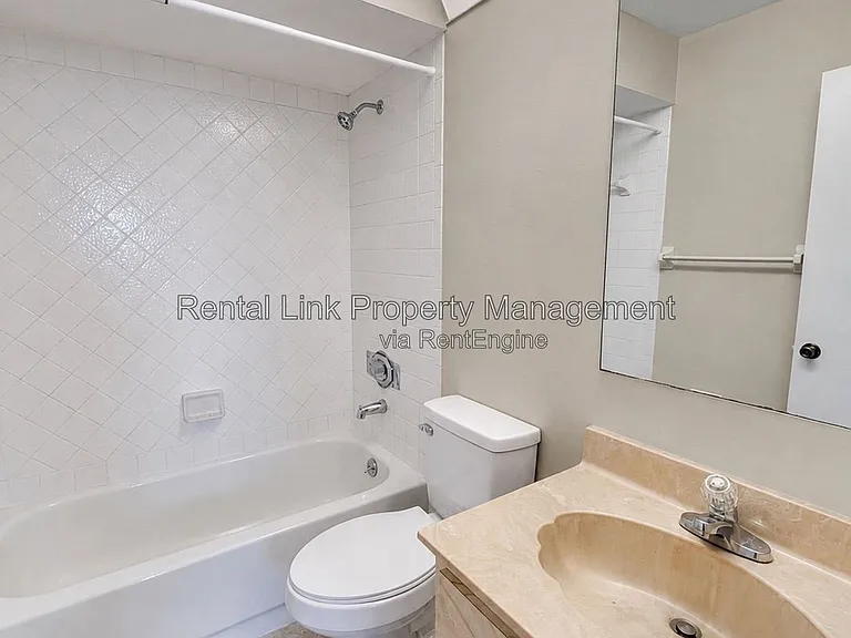 320 SW 3rd Pl #4 — Photo 21
