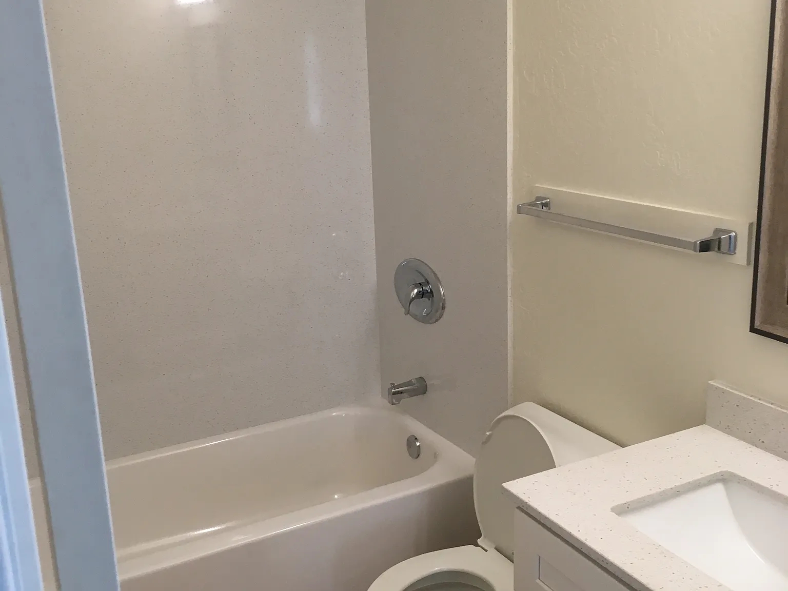 2 bed, 600 sqft, $1,950 — Photo 2