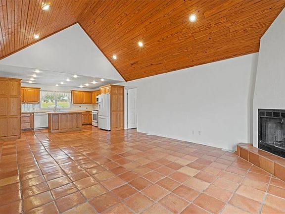 5th image of 23160 175th St