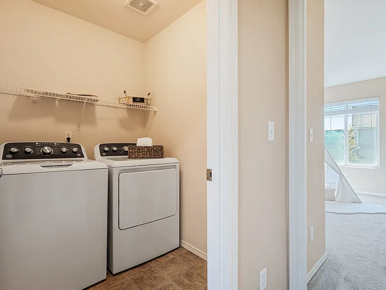 6221 Elizabeth Ave SE — Photo 32