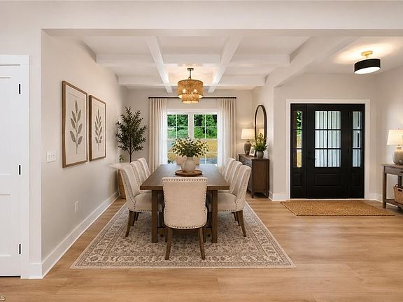 3rd image of 218 Saddlebrook Ct