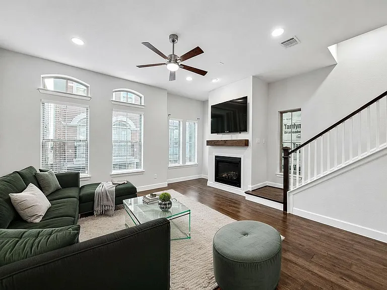 1367 Branchwood Pl — Photo 3