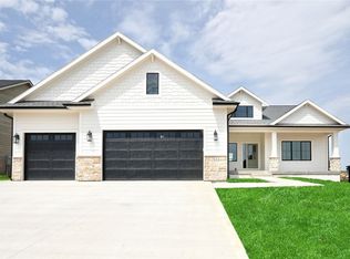 2944 NW Brookside Dr, Grimes, IA 50111