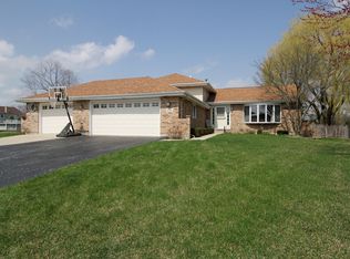 2775 Bay Ct, New Lenox, IL 60451