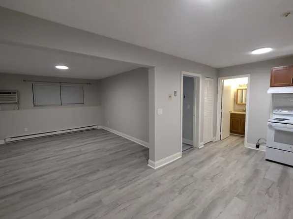 1190 Charles St APT 12, North Providence, RI 02904