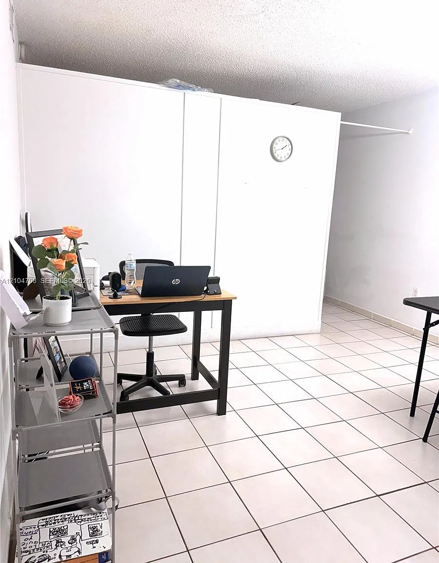 Tamiami Village Condo — Photo 3
