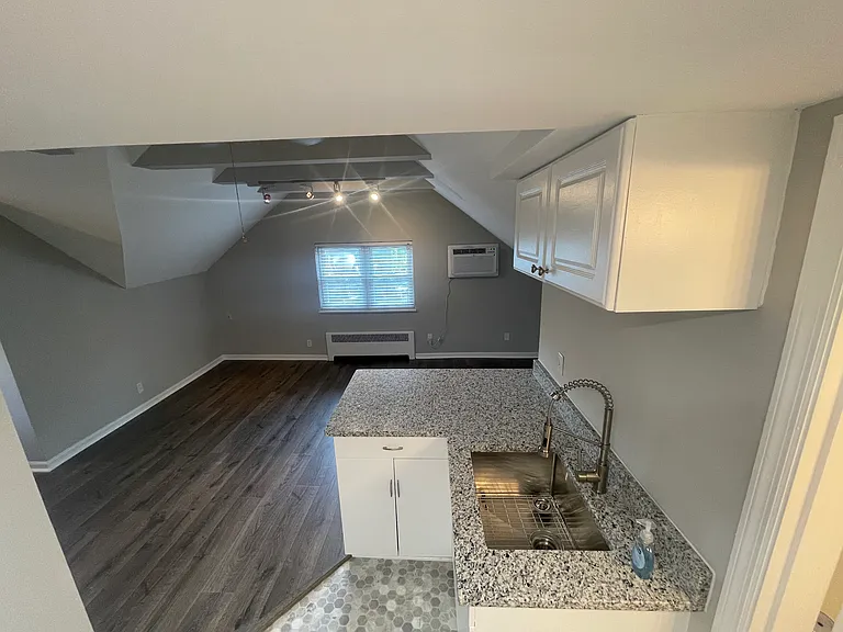 2984 Linwood Ave #3 — Photo 5