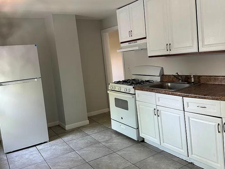 1626 Sewall Ave — Photo 5