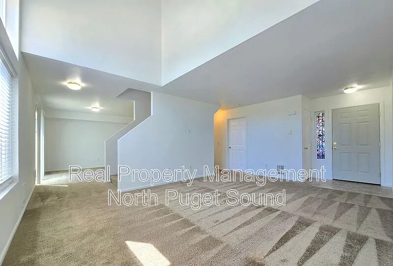 3 bed, 2.5 bath, 1396 sqft, $2,695 — Photo 3