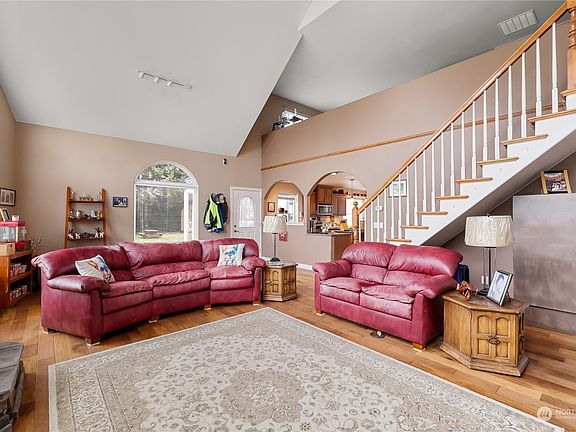 2nd image of 368 S Butterclam Street SW