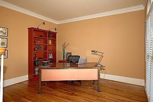 Separate Living rm/office
