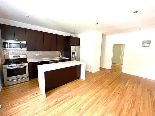 Rented by R New York | media 24