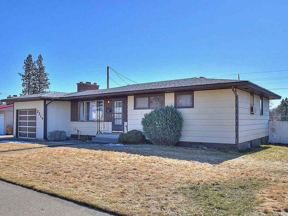 1st image of 2219 W Rosewood Ave