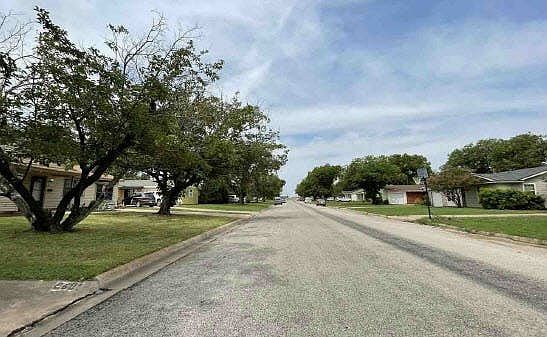 4th image of 2609 S 40th St