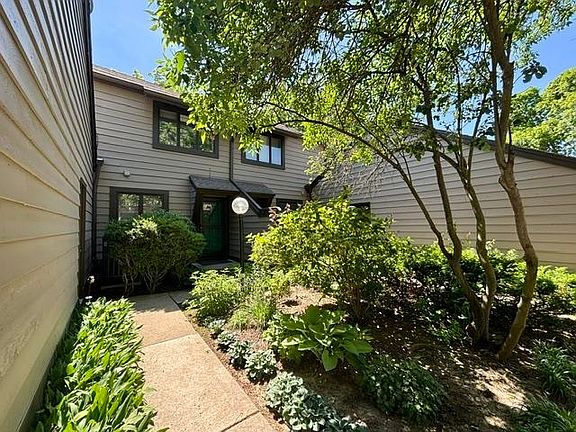 2nd image of 120 Glenview Ct