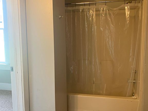 5th image of 117 W Cedar Ave
